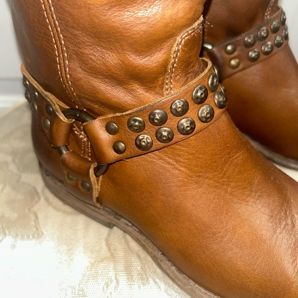 NEW Frye Phillip Harness Tall Women’s Riding Boots Cognac Leather Zip Back Sz 7B - Picture 4 of 16